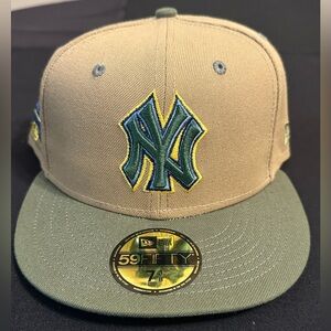 New York Yankees Fitted Hat, Tan, Green & Blue Cooperstown, New Era Size 7 3/8